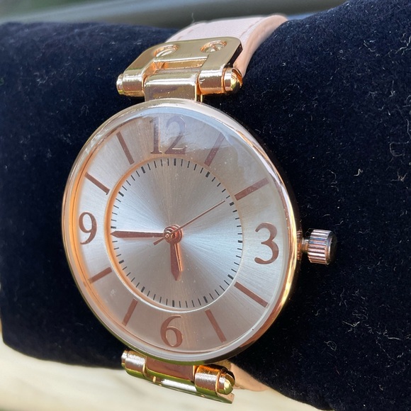 QUARTZ Ladies Rose Gold Tone with Leather Band Classic Analog Watch - Picture 3 of 10